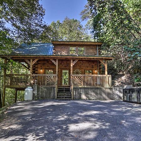 Cabin With Hot Tub And Deck, 3 Mi To Pigeon Forge Sevierville Exterior photo