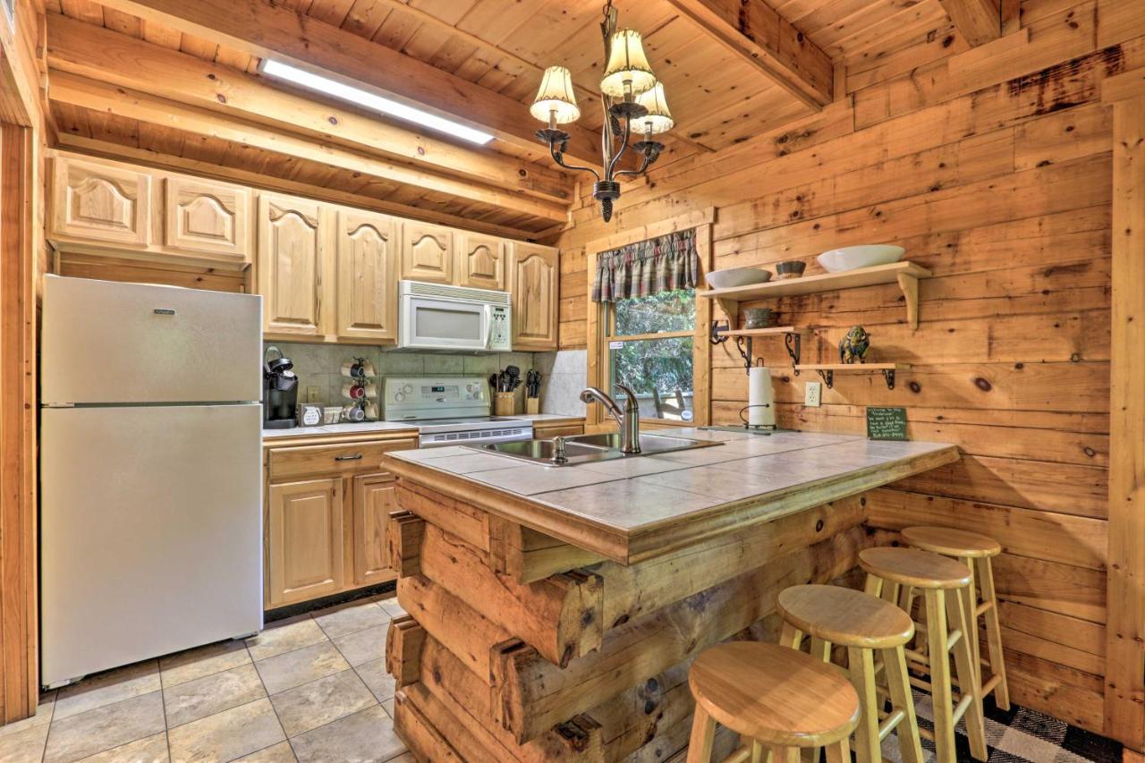Cabin With Hot Tub And Deck, 3 Mi To Pigeon Forge Sevierville Exterior photo