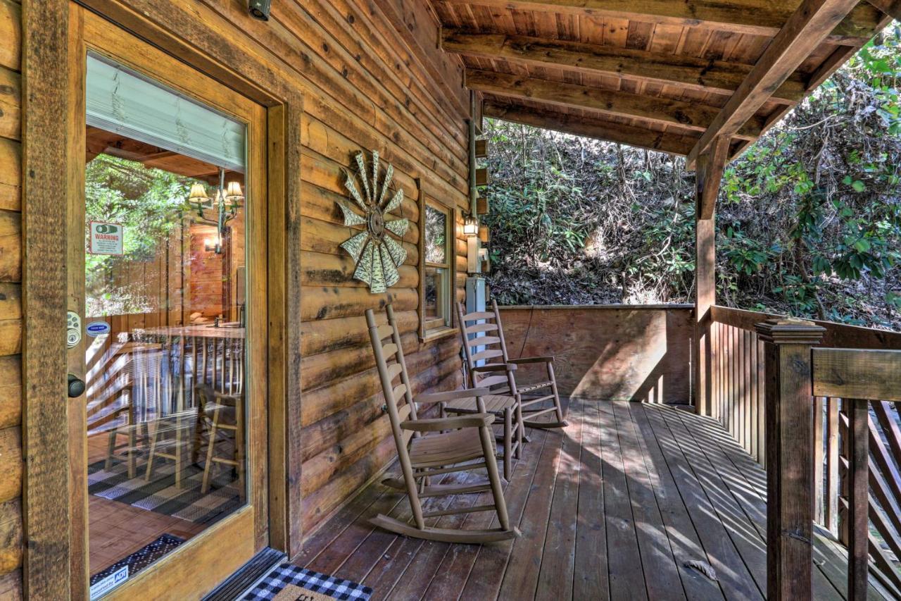 Cabin With Hot Tub And Deck, 3 Mi To Pigeon Forge Sevierville Exterior photo