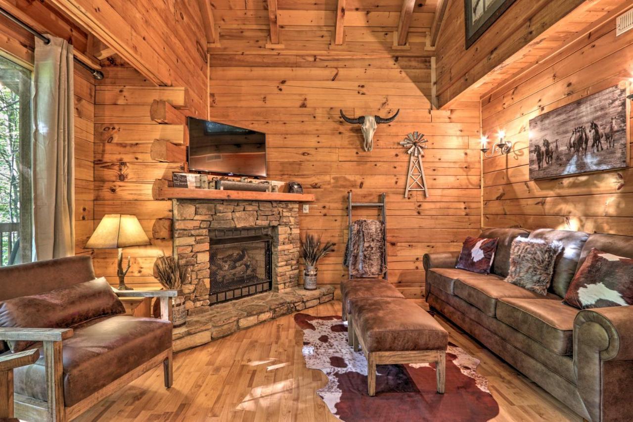 Cabin With Hot Tub And Deck, 3 Mi To Pigeon Forge Sevierville Exterior photo